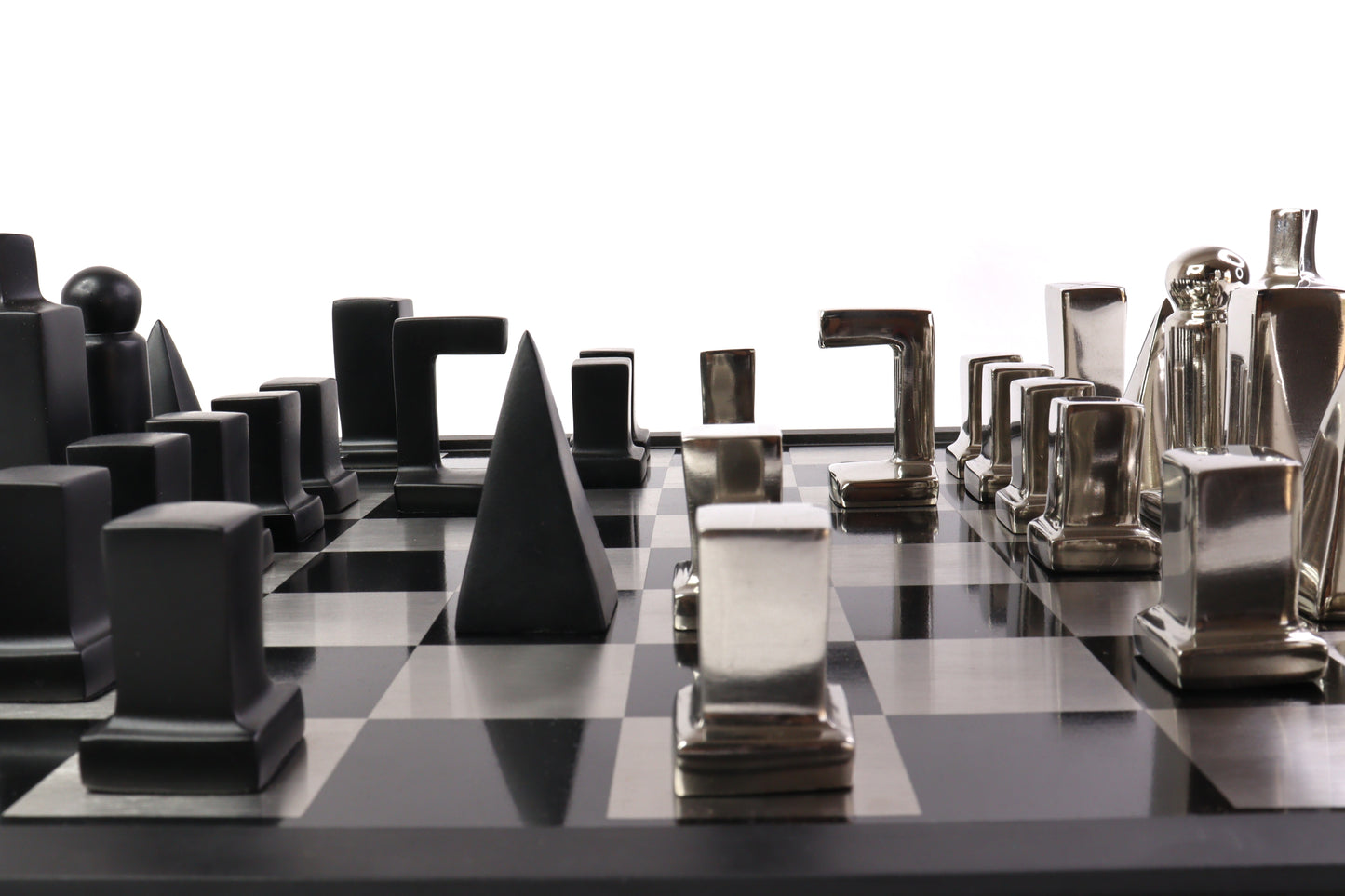 playminds 21-Inch Slim-Line Metal Chess Set | Polished Brass & Gunmetal