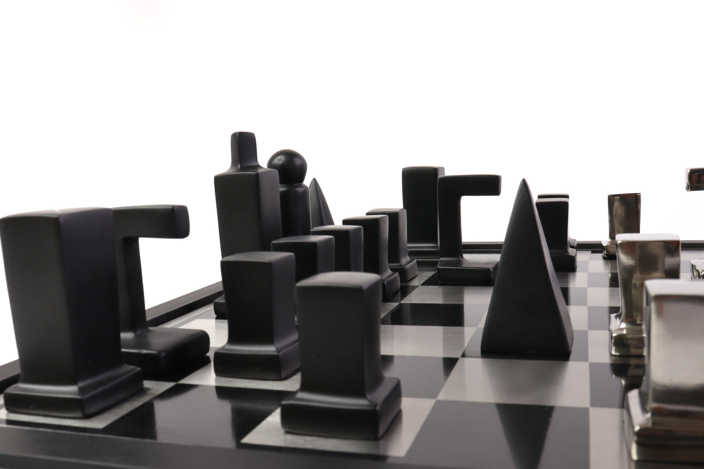 playminds 21-Inch Slim-Line Metal Chess Set | Polished Brass & Gunmetal